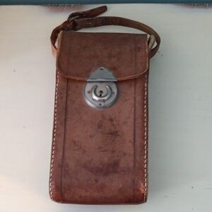 @ Vintage Brown Leather Hand/Wrist Bag